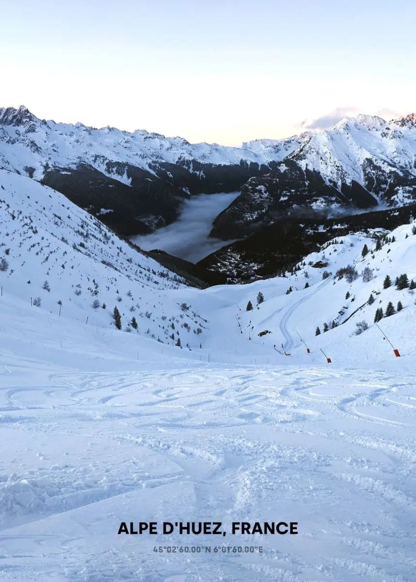 Poster mit weitläufigen Schneelandschaften | Winterlandschaft der Alpe d'Huez | Atemberaubende französische Alpenlandschaftskunst | Fangen Sie die Schönheit der schneebedeckten Berge ein