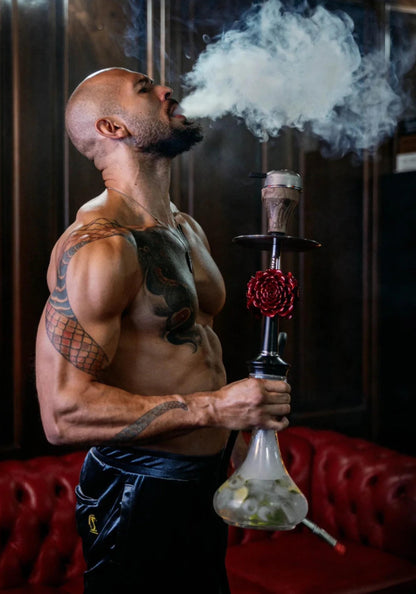 Andrew Tate | Entspannung mit Shisha | Fitness- und Freizeitambiente