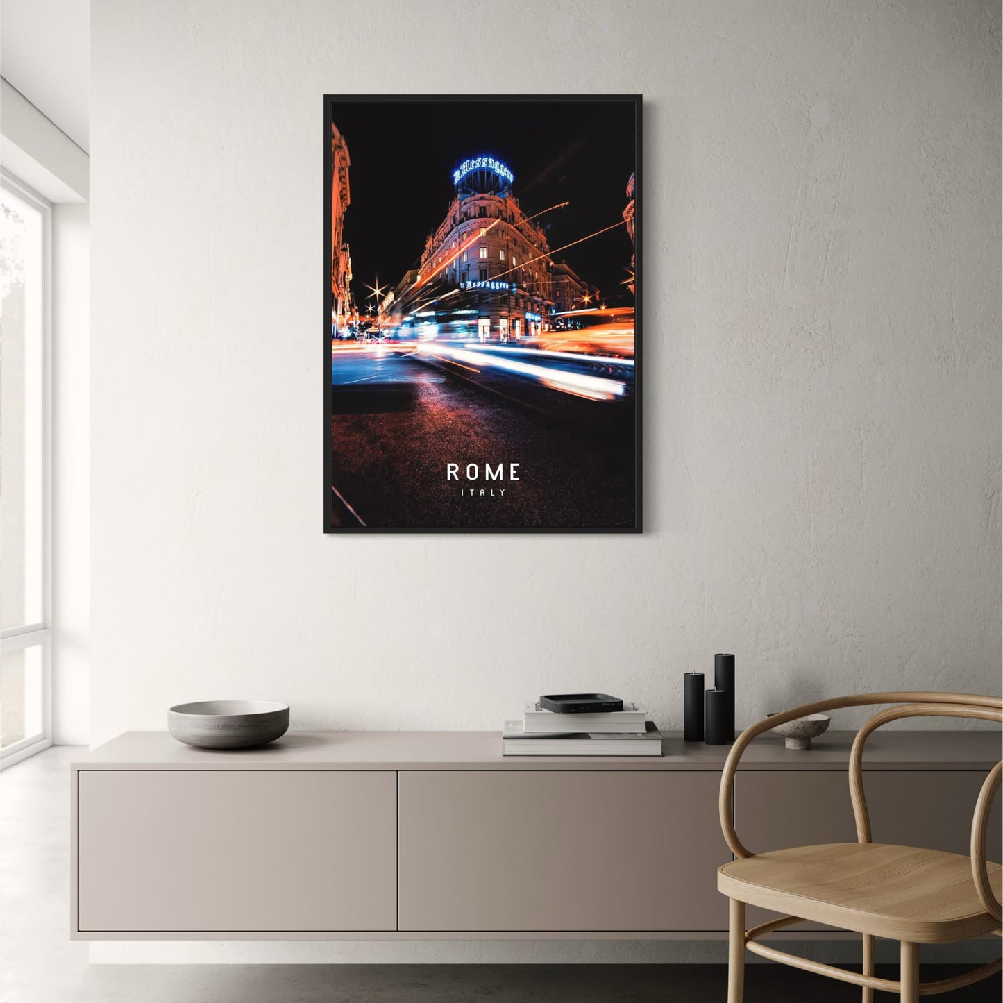 Il Messaggero-Gebäude | Rom | Italien | Nachtlichter und Stadtatmosphäre | Moderne trifft auf Historisch | Dynamische Rom-Poster