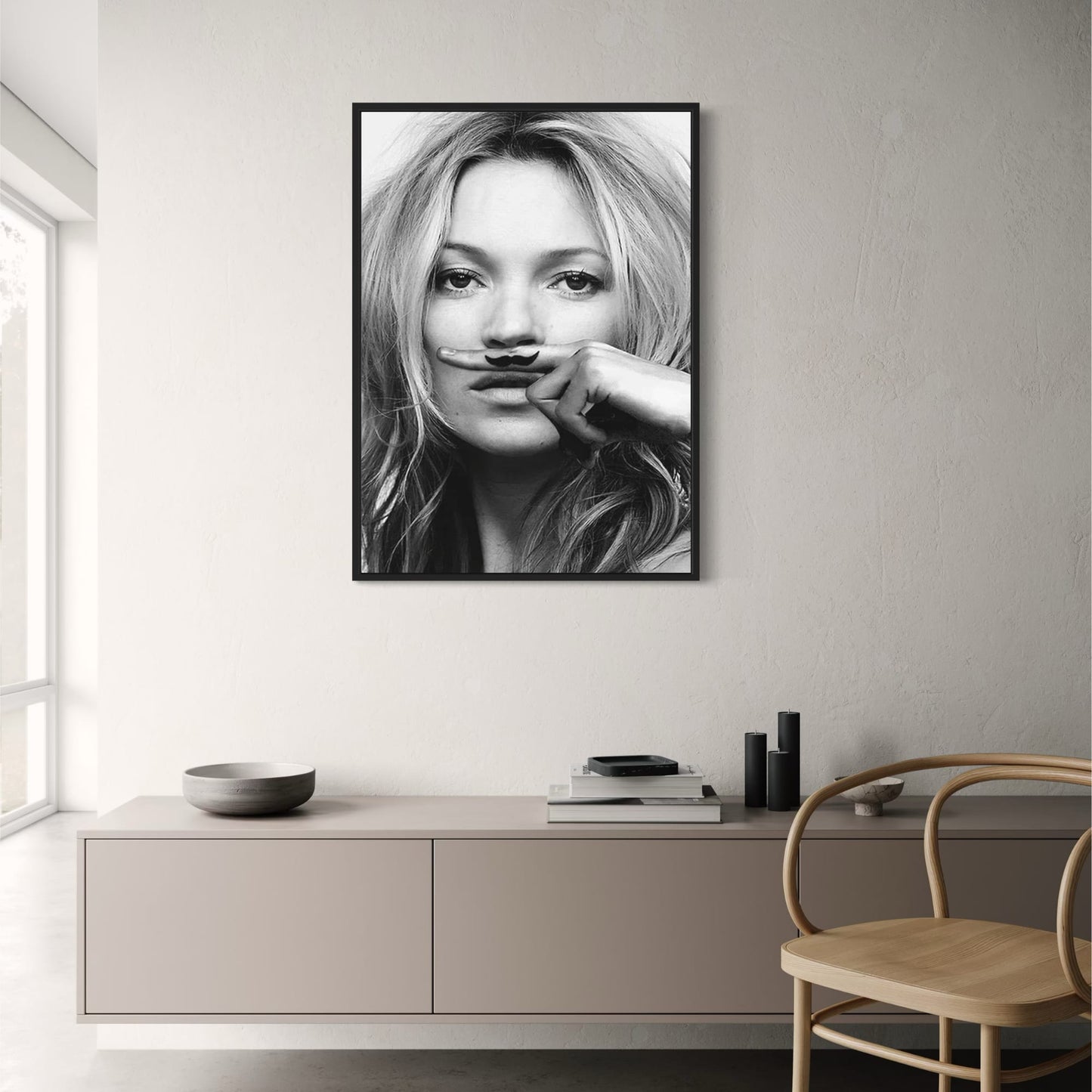 Kate Moss | Verspielte Hommage an den Schnurrbart