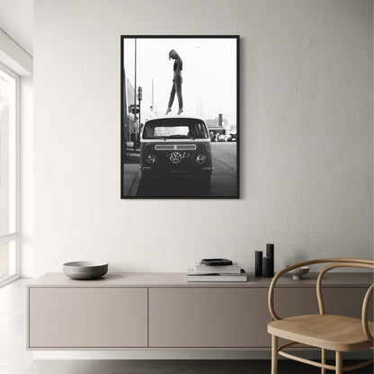 Vintage Stijl | Meisje op Volkswagen | Retro Kunst