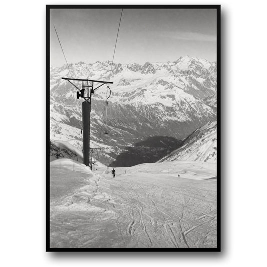 Vintage Berg Skilift | Zwart-wit Winter Alpen Scene | Wandkunst Poster | Sneeuwlandschap Print | Thuisdecoratie
