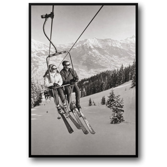 Vintage Skilift Scene | Sneeuwachtige Berg Retro Stijl Kunst Print | Winter Avontuur Wanddecoratie Poster