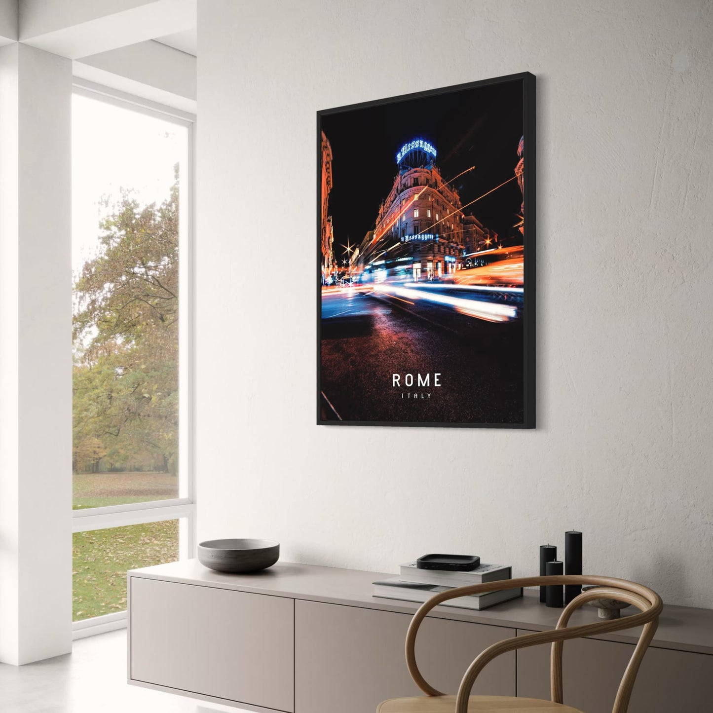 Il Messaggero-Gebäude | Rom | Italien | Nachtlichter und Stadtatmosphäre | Moderne trifft auf Historisch | Dynamische Rom-Poster