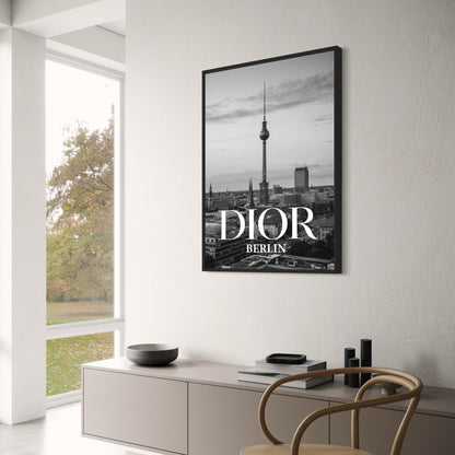 Dior Berlin | Avantgarde-Mode und historischer Charme | Zeitlose Eleganz in Dior-Postern