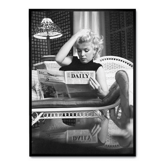 Marilyn Monroe Reading