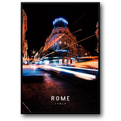 Il Messaggero-Gebäude | Rom | Italien | Nachtlichter und Stadtatmosphäre | Moderne trifft auf Historisch | Dynamische Rom-Poster