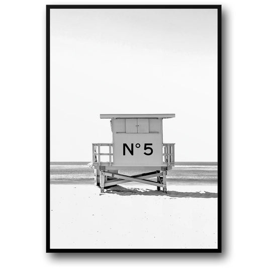 Chanel Strandhütte | Küsten-Chic | Luxuriöse Modekunst