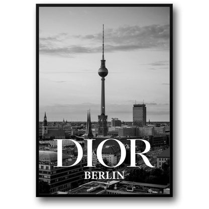 Dior Berlin | Avantgarde-Mode und historischer Charme | Zeitlose Eleganz in Dior-Postern