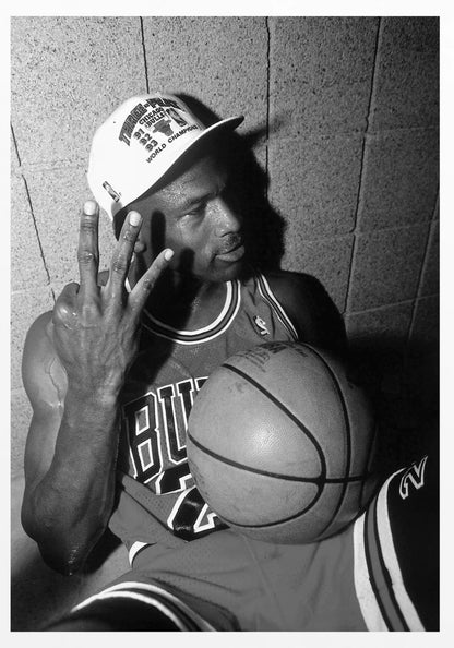 Michael Jordan | Iconische 3 Vingers | Basketbal Legende