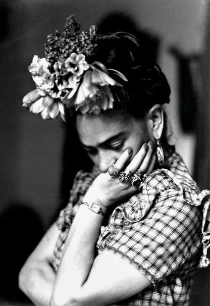Frida Kahlo Portret | Bloemige Accenten | Levendige Kleuren