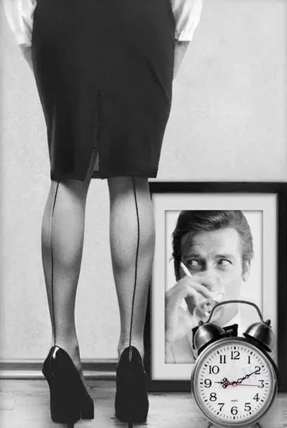 Roger Moore | Weibliche Mystik | Hommage an die Pariser Mode